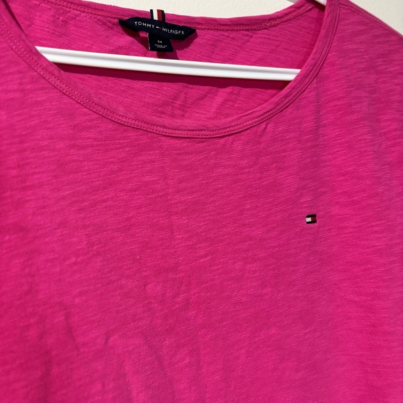 💕3/10$💕Tommy Hilfiger Pink Boxy Cuffed Sleeve Tee PTP 22in🩷 - Picture 2 of 4